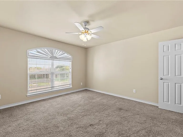 6438 Hardwick St — Photo 16