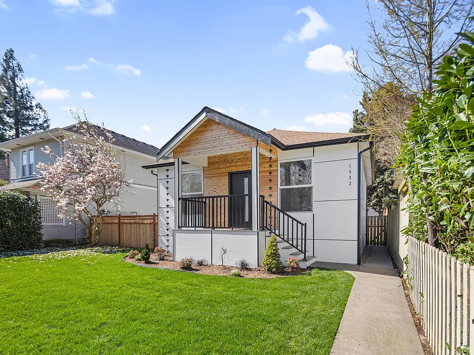 1622 Hoyt Ave