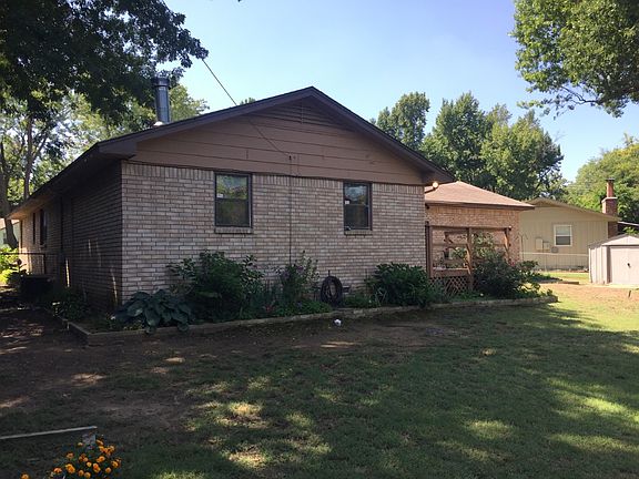 3rd image of 518 W Pittsburg Pl