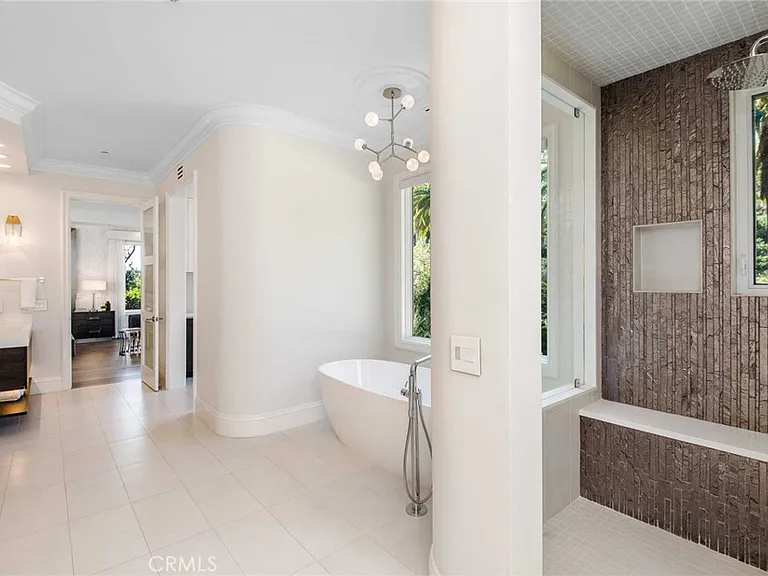 1756 Clear View Dr — Photo 35