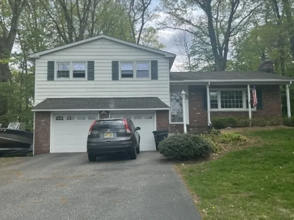 3 E Shore Rd, Jefferson Twp., NJ 07849
