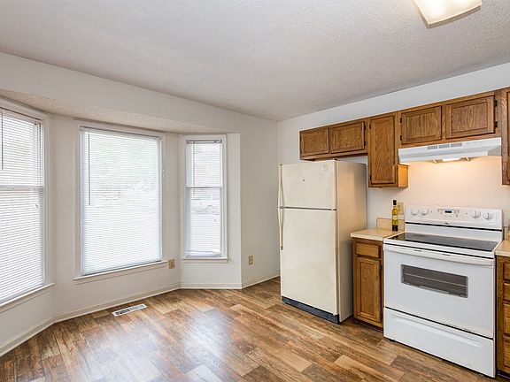 5th image of 324 Kilarney Dr