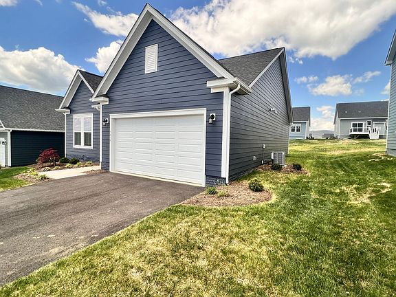 2nd image of 5016 Forsythia Pl