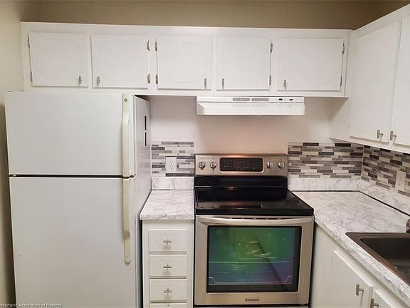 4th image of 300 Village Green Cir #311