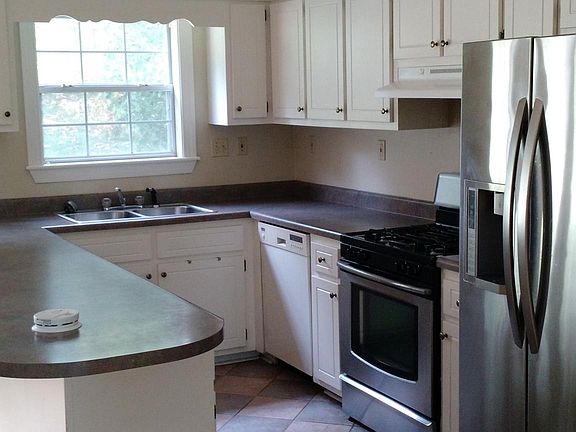 3rd image of 113 Peyton Cir