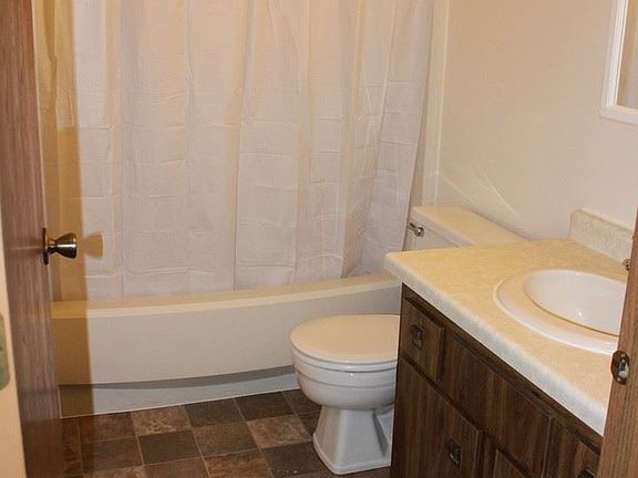 5th image of 203 Bowman Ln APT 04