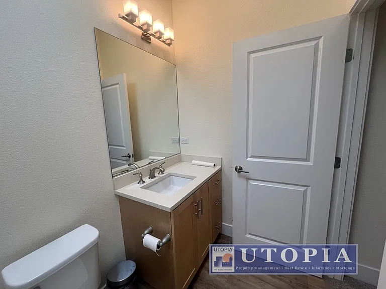 Beautiful and Spacious 3-bedroom, 3.5-bathroom Townhouse Located in the heart of Seabright. — Photo 25