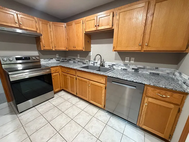 824-930 Railhead Dr — Photo 33