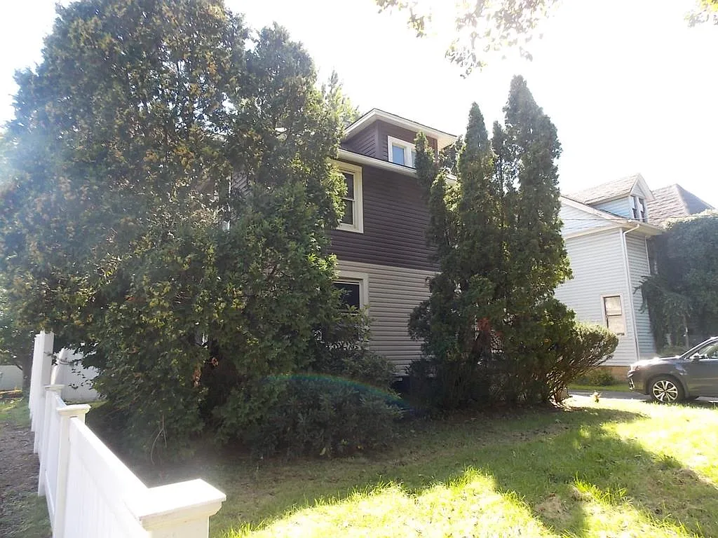 707 W Church St photo 1