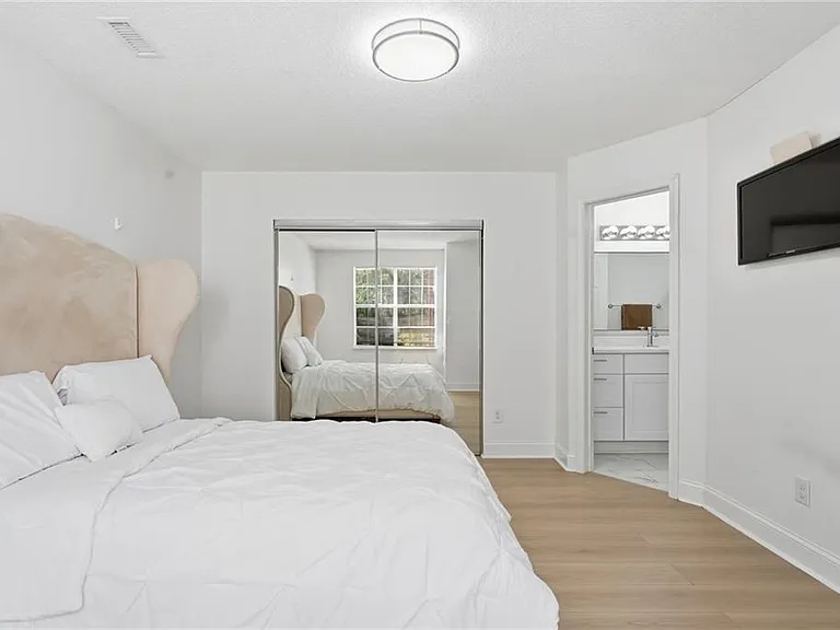 904 Wentworth Ct — Photo 18