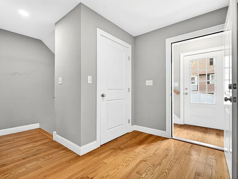 24 Crest Ave #1 — Photo 10