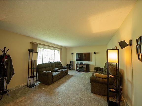 4th image of 6166 Sherwood Dr