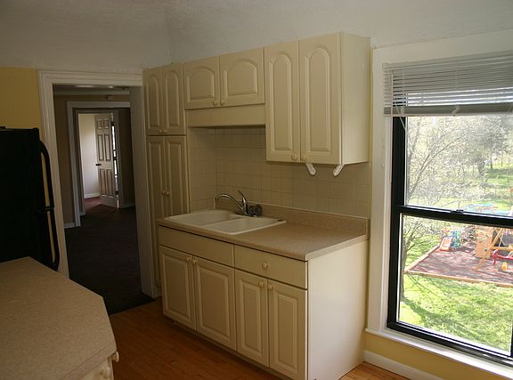 2nd image of 416 N County St #2