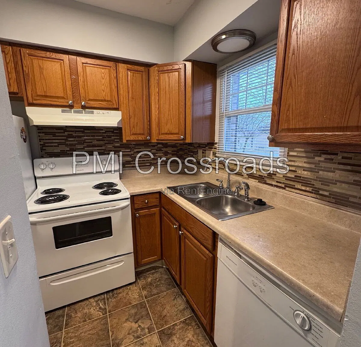 2 bed, 1.5 bath, 1350 sqft, $925 — Photo 3