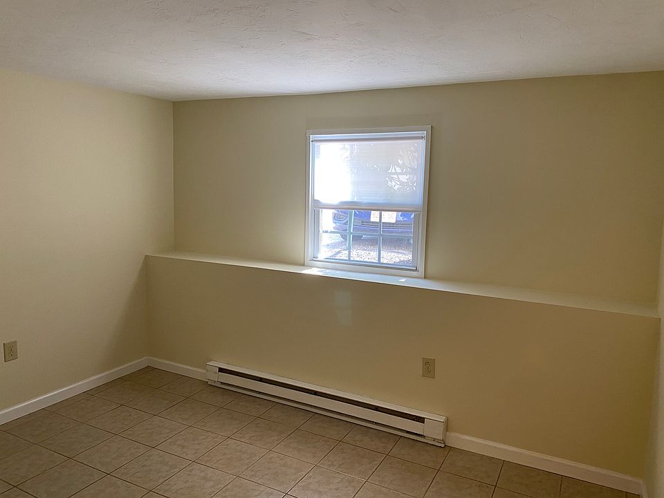 2nd image of 226 Pearl St APT 1B