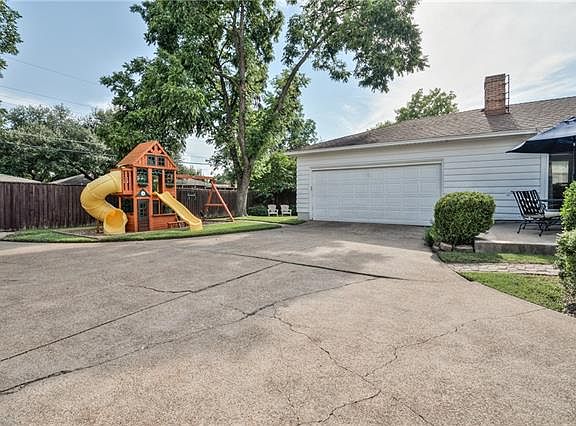 5th image of 9850 Lakemere Dr