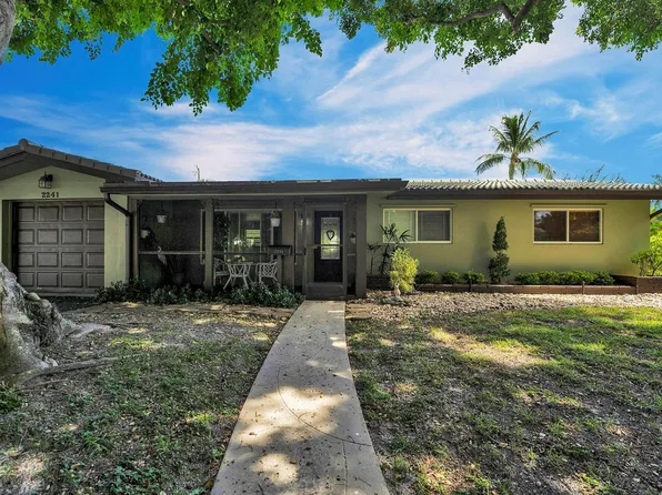 2241 NE 40th Court, Lighthouse Point, FL 33064