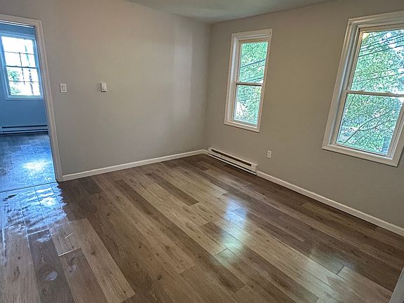3rd image of 829-831 Monroe Ave