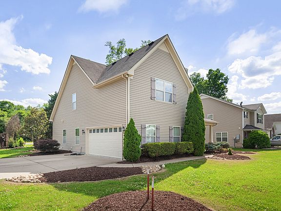 3rd image of 301 Sarava Ln