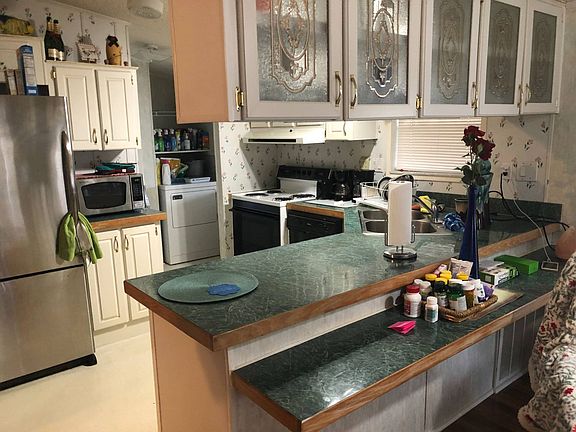 3rd image of 397 Camellia Dr