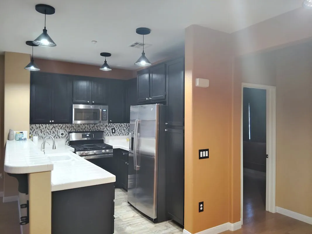 3 bed, 3.0 bath, 1460 sqft, $4,250 — Photo 1