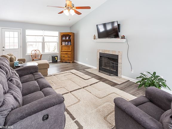 5th image of 157 Bendelow Dr