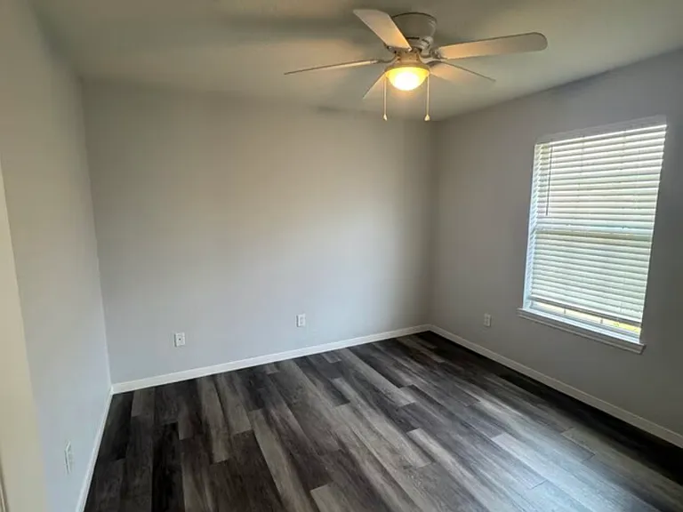4301 Capri Dr — Photo 32