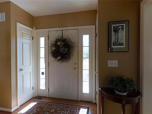 3rd image of 4 Babcock Farms Ln