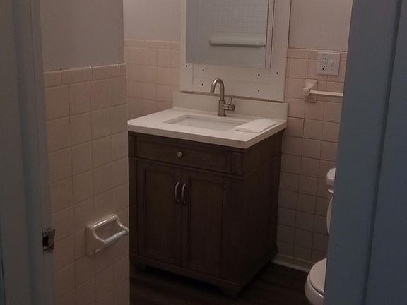 3rd image of 102 Bierce Ave