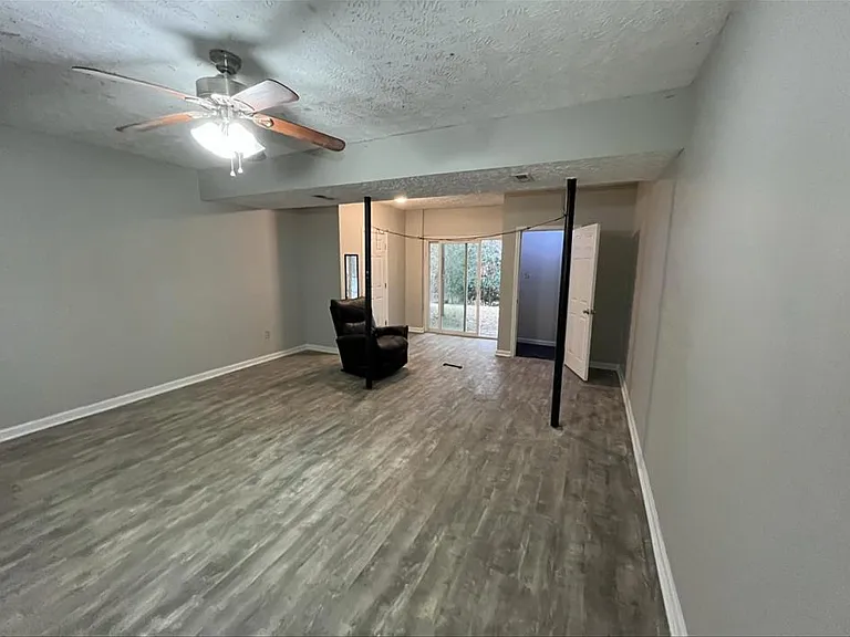 700 Woodclift Dr — Photo 14