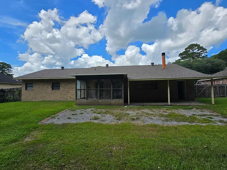 405 E Ridge Dr — Photo 3