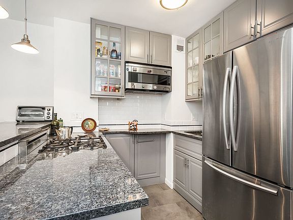 4th image of 963 2nd Ave #7K