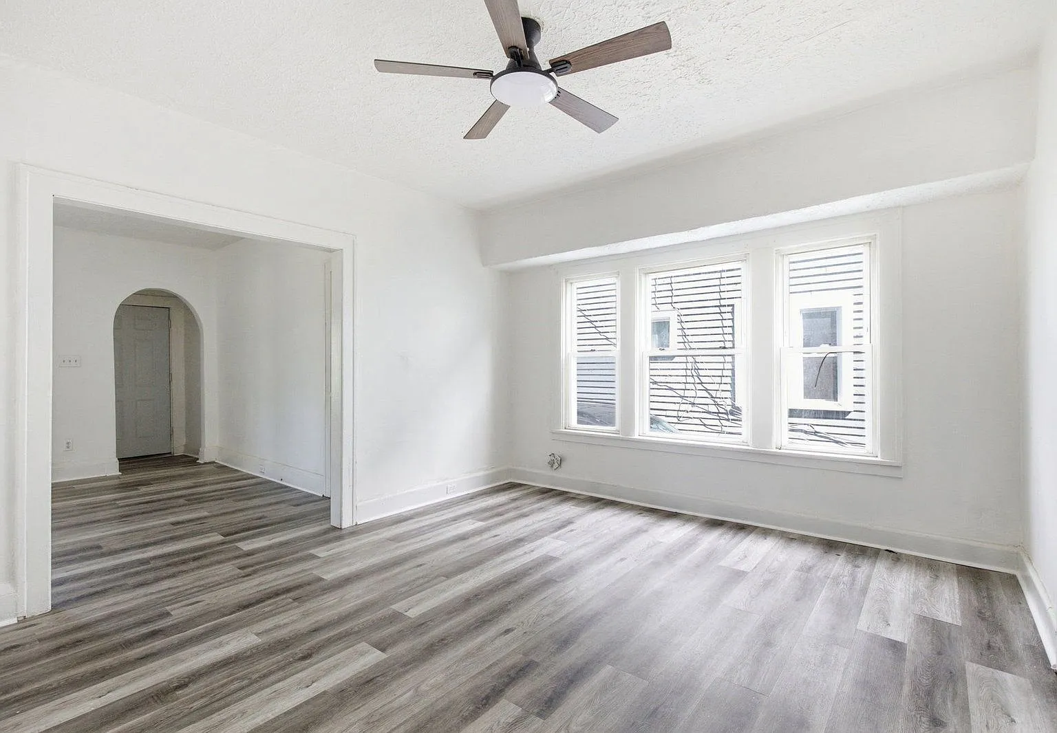 2 bed, 1.0 bath, 900 sqft, $950 — Photo 2