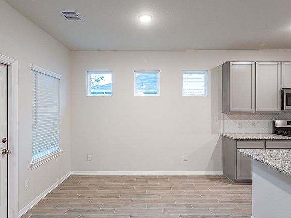 4th image of 7419 Parkview Dr