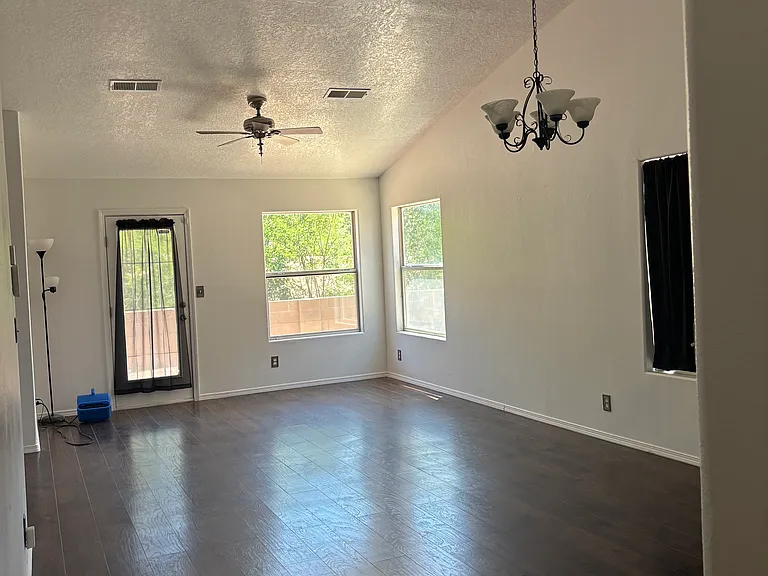 1120 Avenida Las Vistas NW — Photo 7