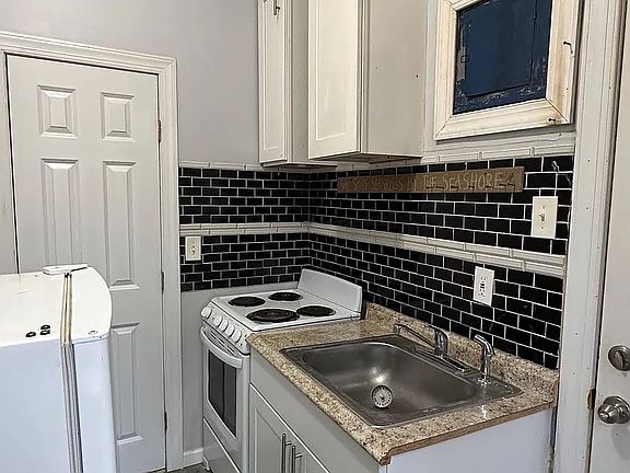 4th image of 1310 W Rockland St #B61