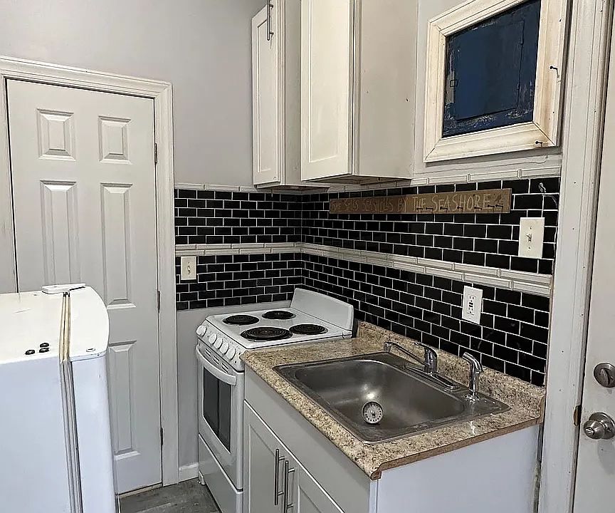 1st image of 1310 W Rockland St #B33