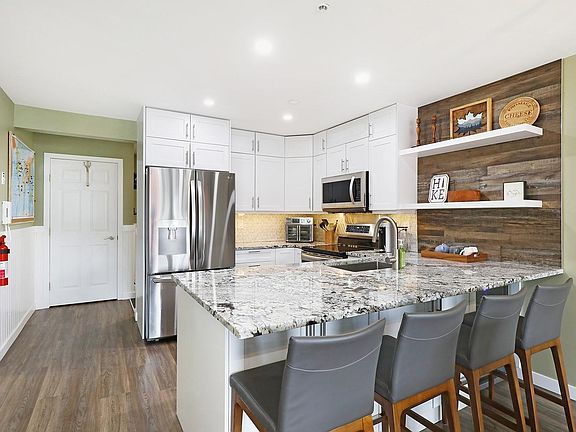 2nd image of 1201 Henry Rd #506