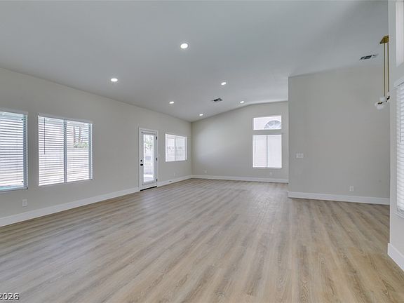 5th image of 272 Grand Teton Dr