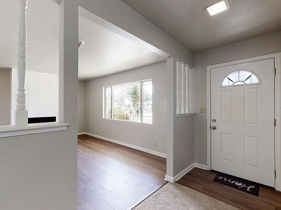 3rd image of 996 Kay St