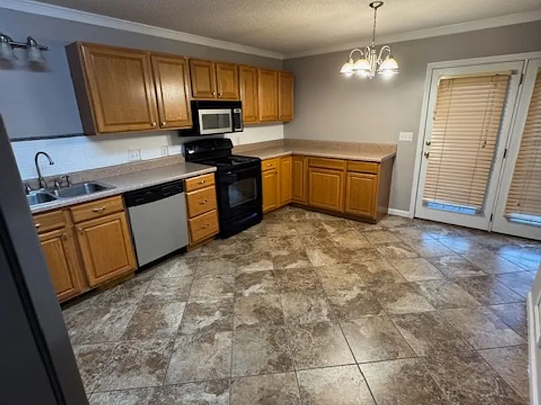121 Bilco St #4 — Photo 6
