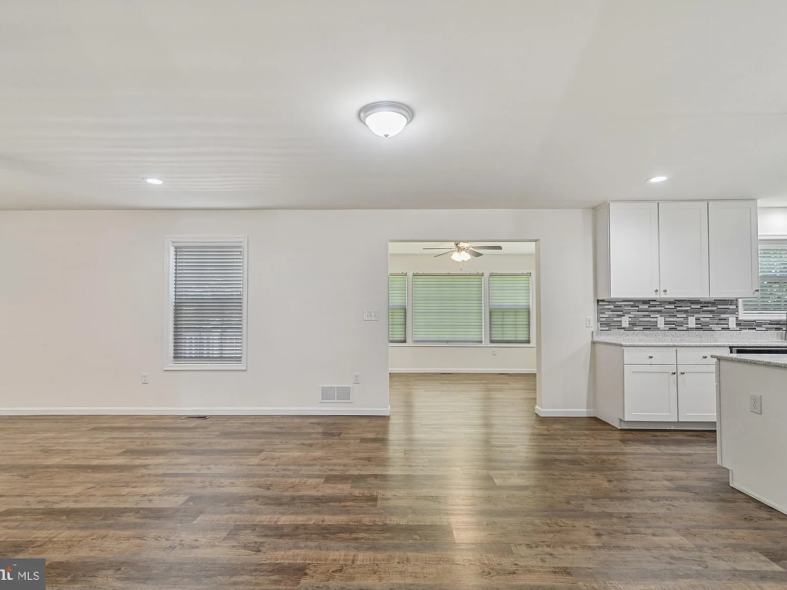 4 bed, 2.5 bath, 2700 sqft, $2,800 — Photo 4