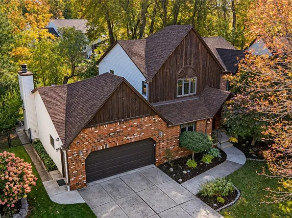 106 Greencastle Ln, Williamsville, NY 14221