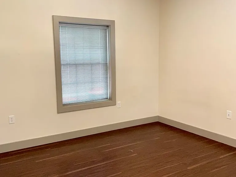 631 N College Ave — Photo 10