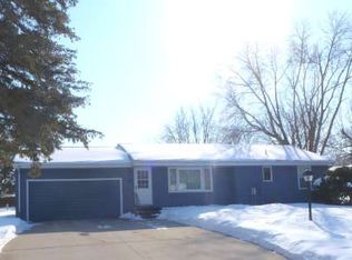 375 1st St, Windom, MN 56101