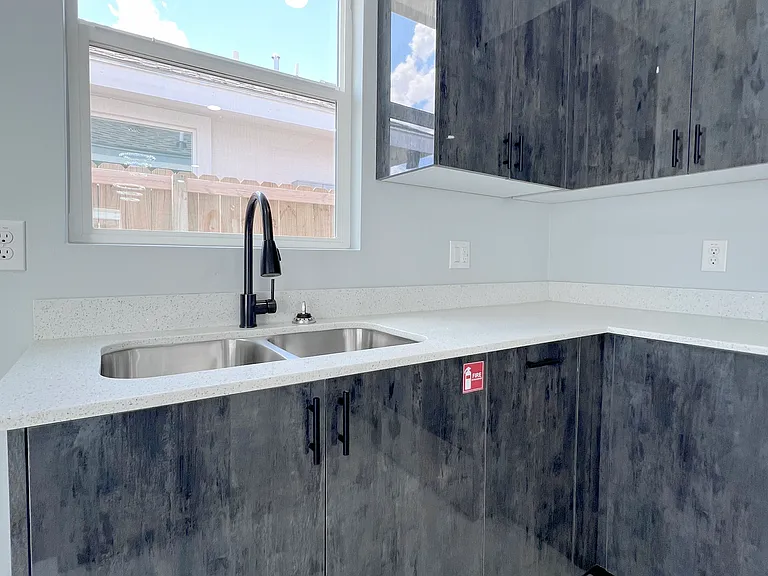 913 N Woodson Ave — Photo 8