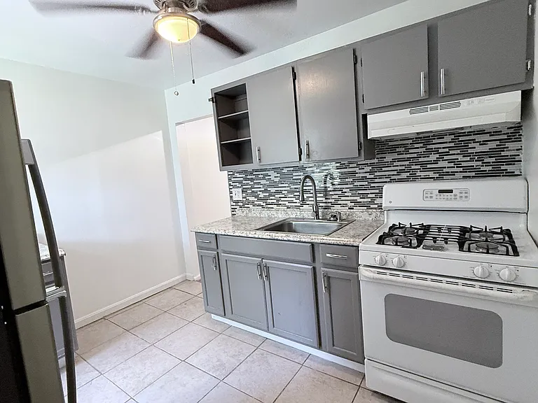 1820 W Fayette St #2 — Photo 1