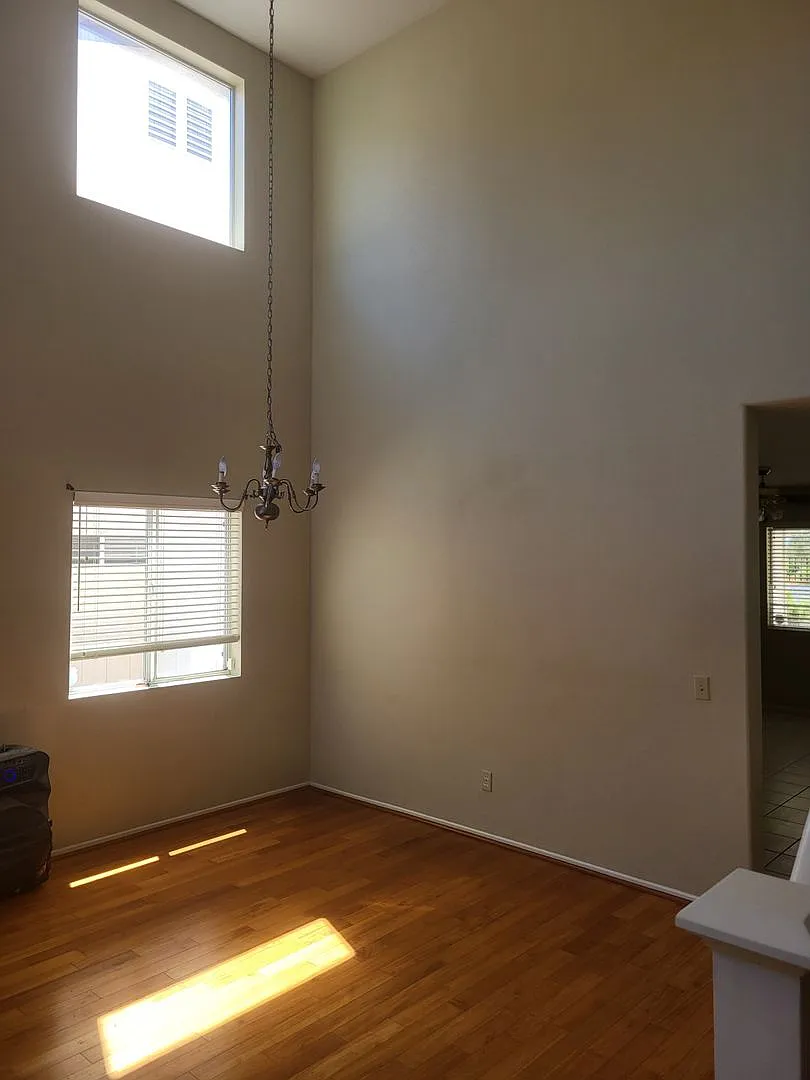 Great 4 Bedroom + Office/Den & Bonus in Summerhill (Redhawk) — Photo 3