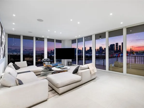 1000 Venetian Way #1004, Miami, FL 33130