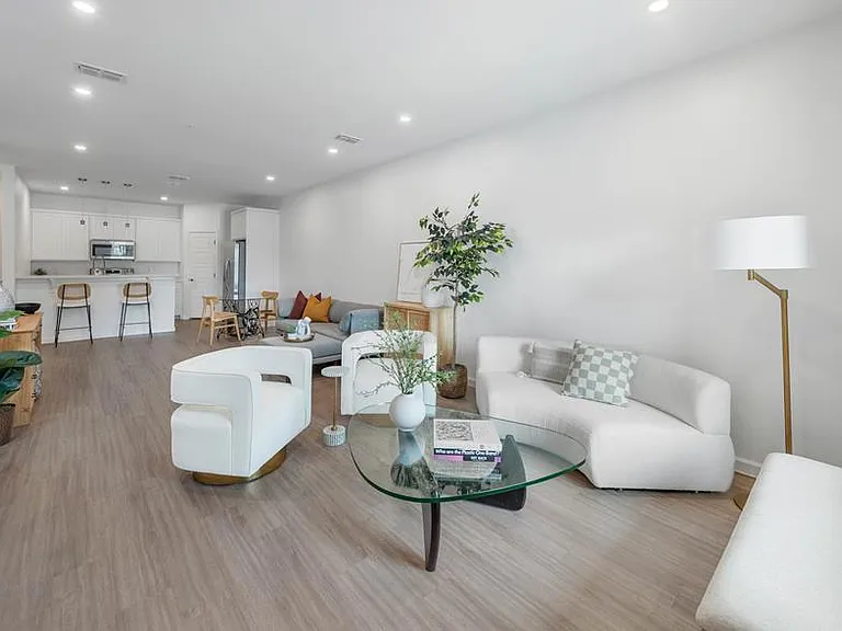 165 W Ruben M Torres Blvd #C — Photo 2